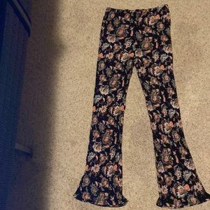 Never worn thrifted and didn’t fit me ever sadly );